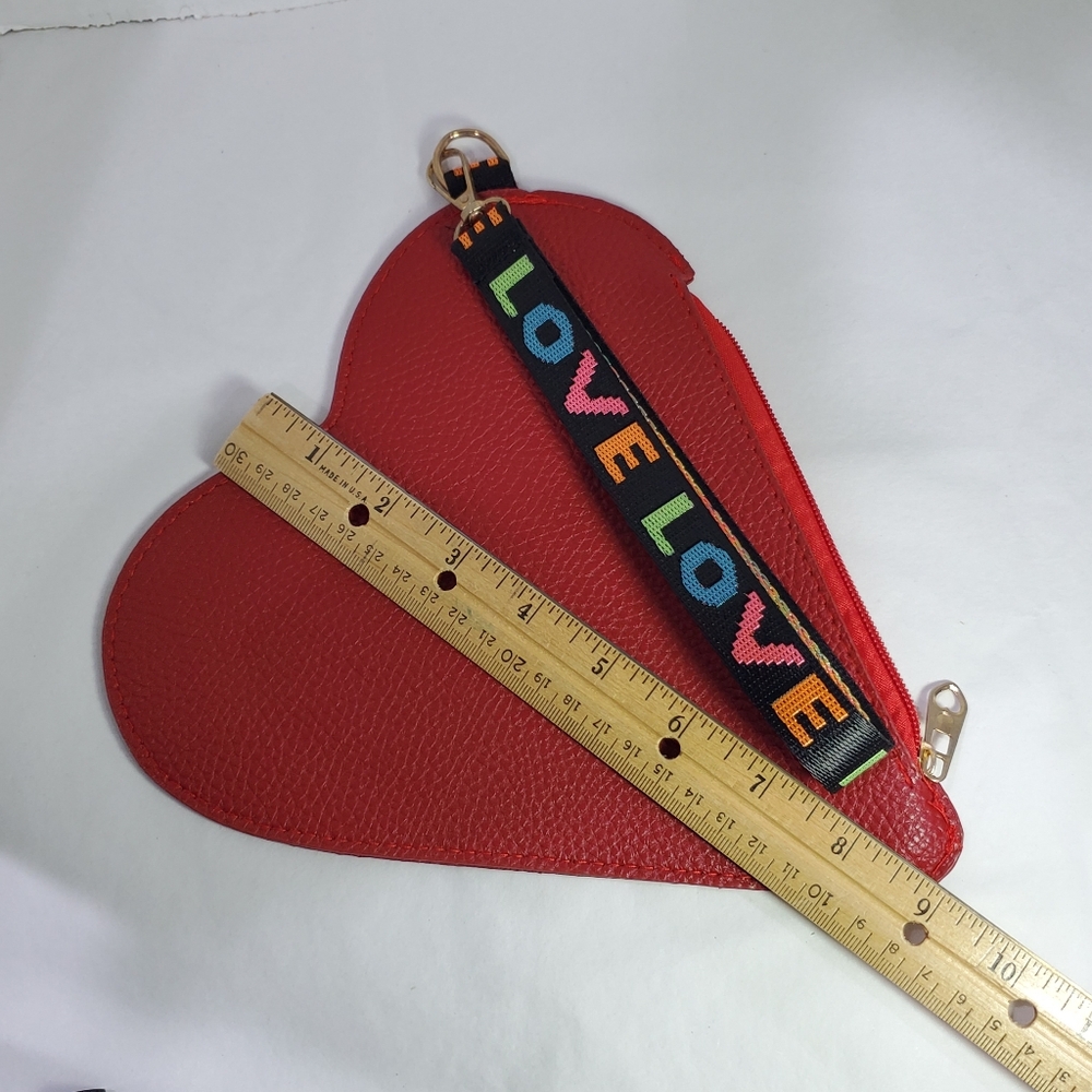 Heart Shaped Wristlet Red  Clutch Bag Love 🆕️ - Picture 8 of 12